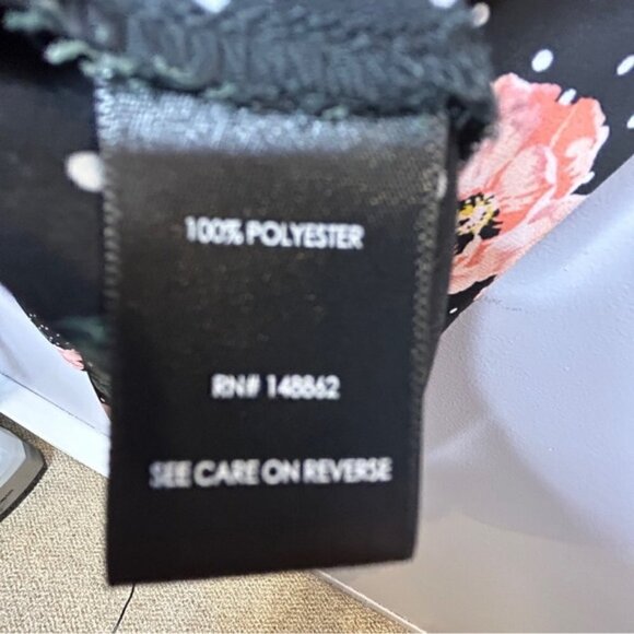 Torrid Harper Floral Polka Dot Sleeveless Blouse 3X Black Peach Tiny Flaw - Picture 13 of 14